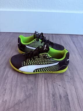 PUMA Boys Indoor Soccer Shoes Black Green Youth Size 3C Lace Up Sneakers Futsal